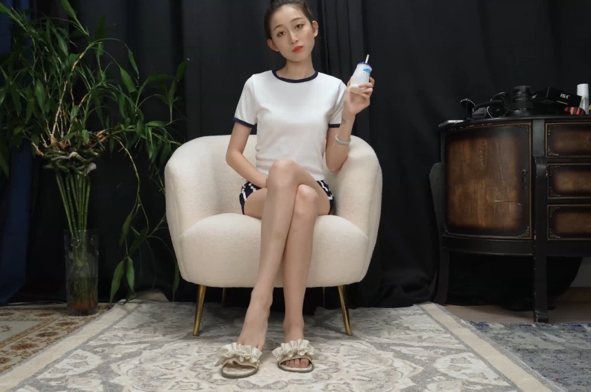 [视频] A&F 053-美女baby展示她的性感脚丫