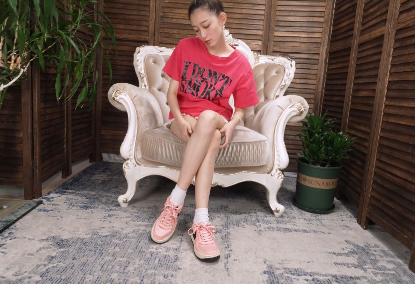 [视频] A&F 061-美女baby展示她的性感脚丫