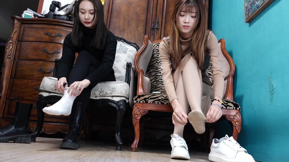 [视频] A&F 076-小影&婷婷展示性感脚丫