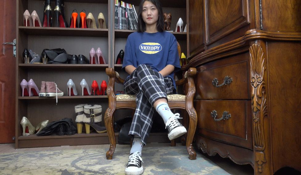 [视频] A&F 087-Muxiaolan展示她的性感的39码大脚丫