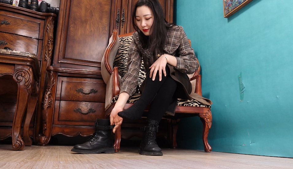 [视频] A&F 121-LiuWeiWei展示她的性感裸足