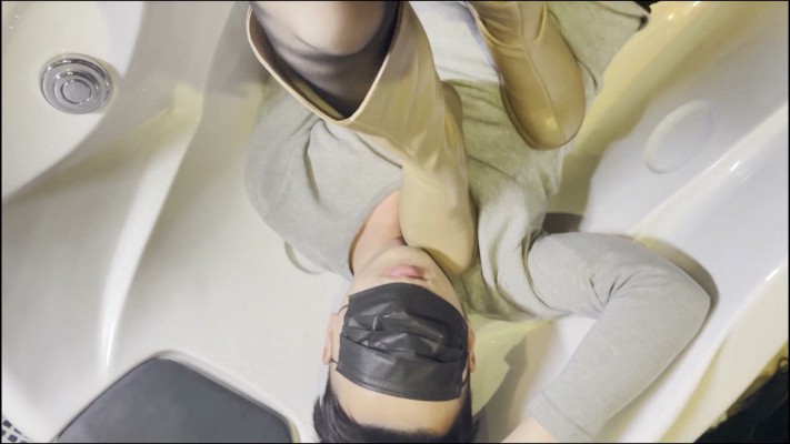 【黑丝诱惑】沐沐浴缸黑丝诱惑脏长靴踩喉咙窒息脏鞋底舔黑舌头 YC-230430足控资源网|爱秀美图