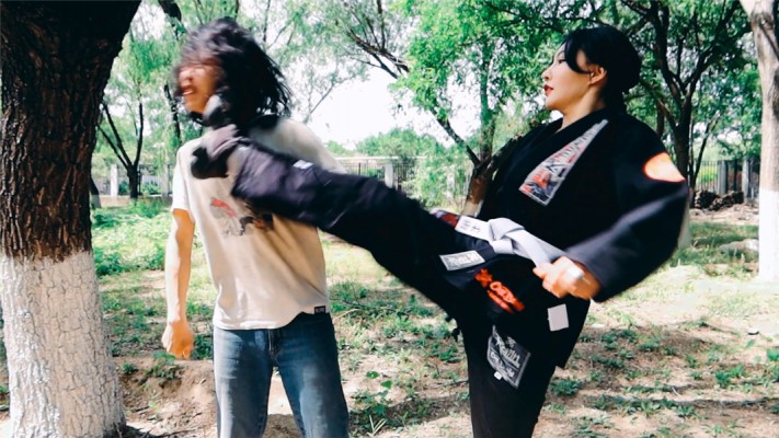 【冰时代】野外暴力踹脸踢死偷窥者冰果棍足控资源网|爱秀美图