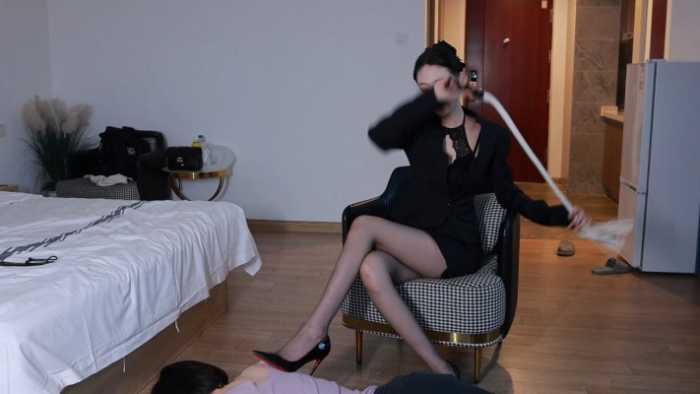 【爱秀套图】【超级女M】骑乘鞭打羞辱母狗 JS250111~1