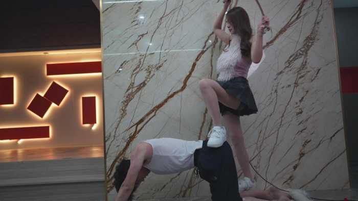 【爱秀套图】国内最牛的 让你有看完后就想当一条傻狗一样在她身边 YC-250121-4