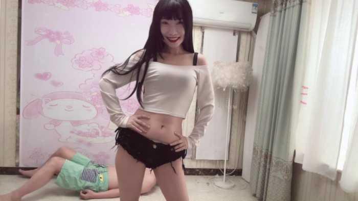 【爱秀套图】【兔粉粉】地狱马丁靴的整治 YC-250121-2