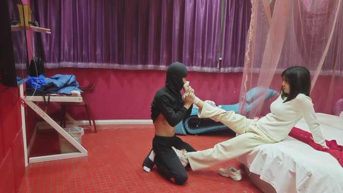 【爱秀套图】娇娇碎蛋的艺术舔脚恋足踢裆闻脚虐乳