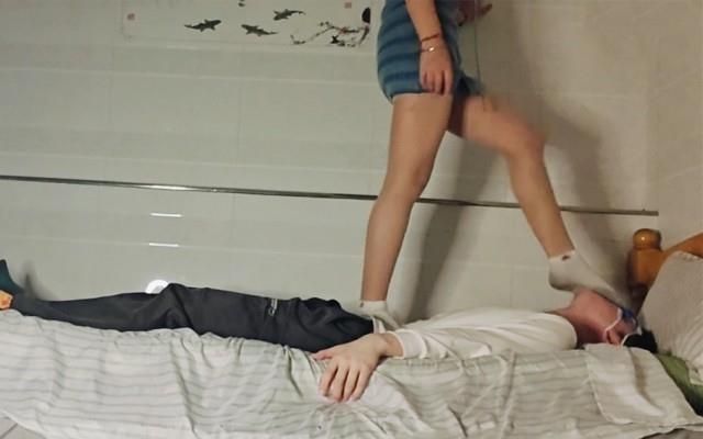 【爱秀套图】【啦啦啦】杺月女王超臭原味暴力踩踏 ACYC-4210