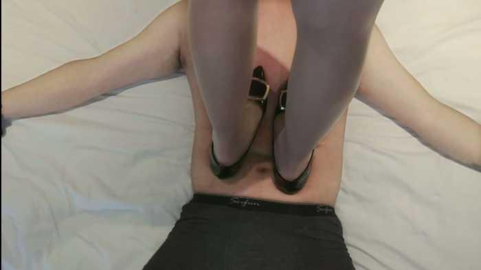 【爱秀套图】春节档：捆绑束缚奴隶四肢，任由小鱼女神在床上高跟蹦迪，无视脚下生灵 YC-250203-2