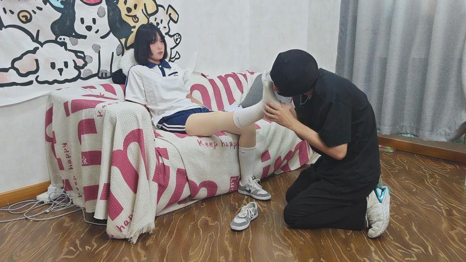 【爱秀套图】小缘AJ踢裆重口棉袜气味羞辱