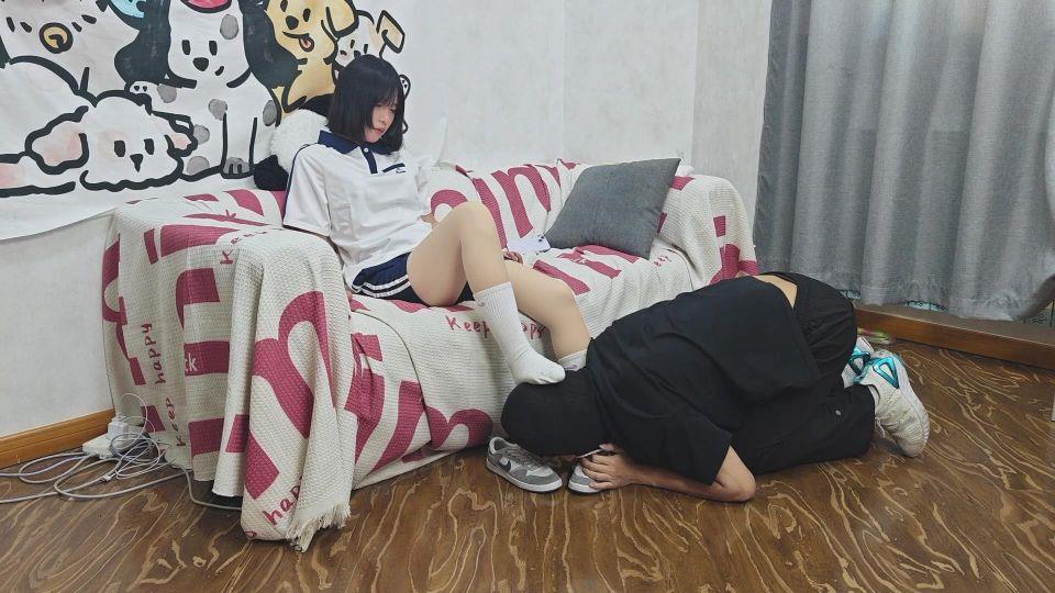 【爱秀套图】小缘AJ踢裆重口棉袜气味羞辱