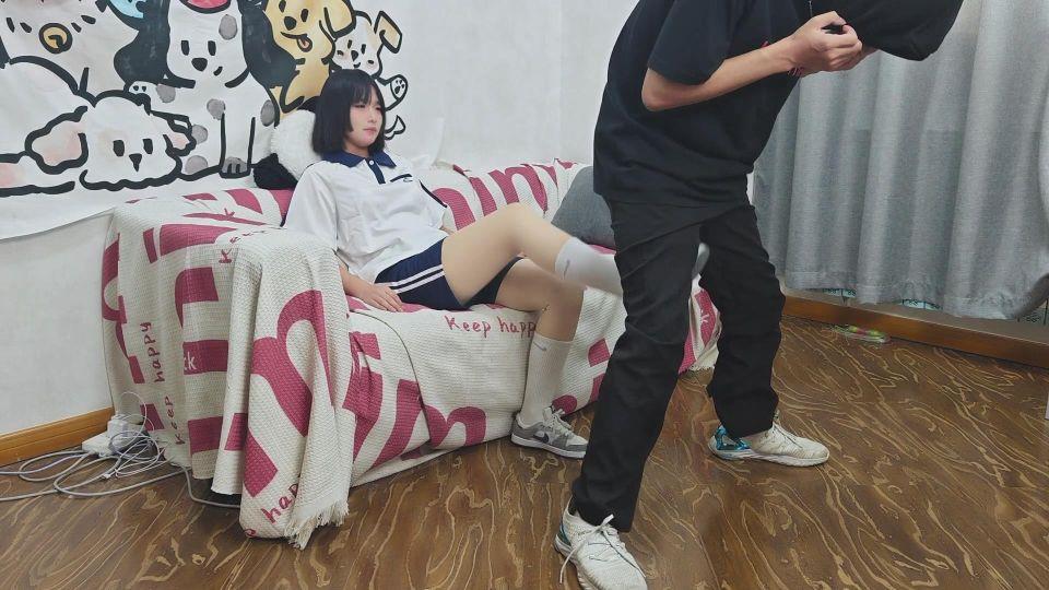 【爱秀套图】小缘AJ踢裆重口棉袜气味羞辱