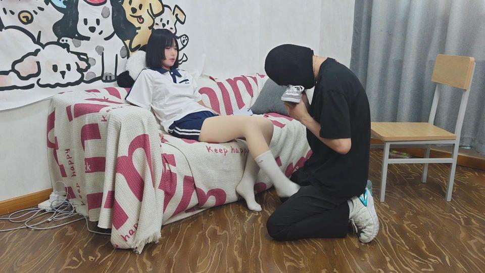 【爱秀套图】小缘AJ踢裆重口棉袜气味羞辱