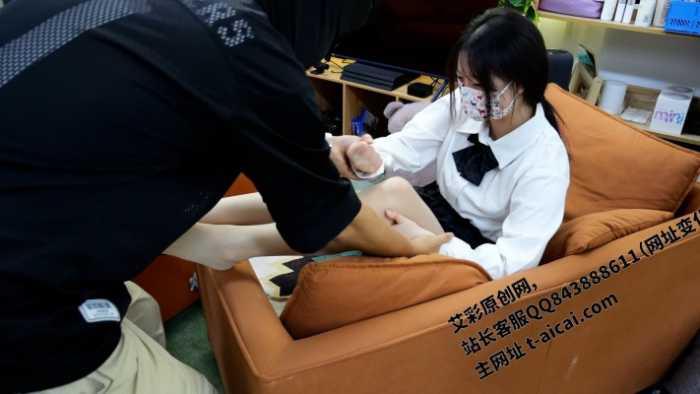 【爱秀套图】【第5风格】公司新来的小姐姐面试被下药迷晕舔脚 YC-241218-7