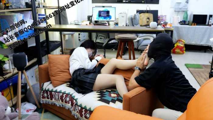 【爱秀套图】【第5风格】公司新来的小姐姐面试被下药迷晕舔脚 YC-241218-7