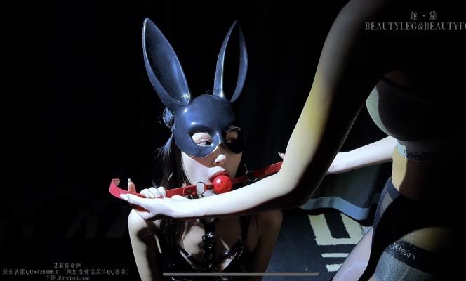 【爱秀套图】极品女奴口球口水羞辱SP板抽打挠脚心惩罚 GD030 YC-250107-2