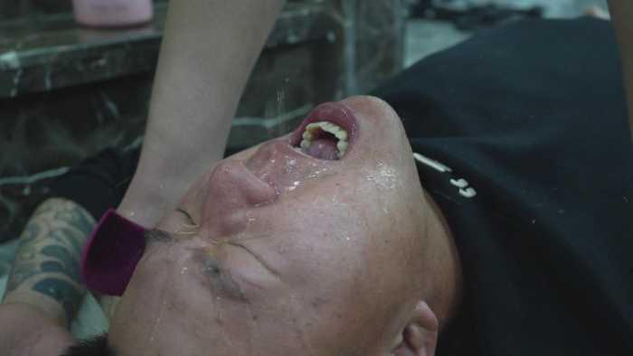 【爱秀套图】西安小野超刺激调教 高跟踩胳膊咬胳膊同时双管齐发 咬后扎伤口 YC-250108-2