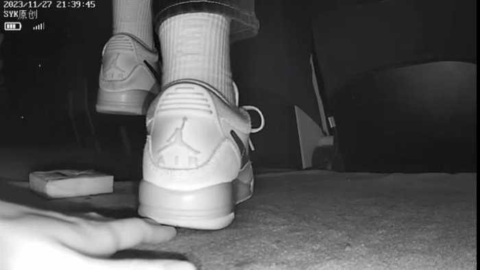 【爱秀套图】B750 – 无意识水晶高跟踩手20分钟+耐克板鞋踩手 bf49168