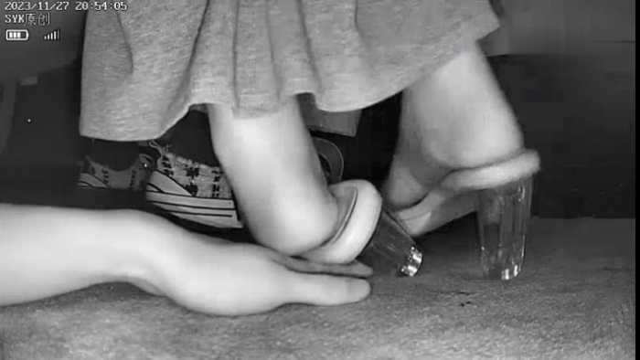 【爱秀套图】B750 – 无意识水晶高跟踩手20分钟+耐克板鞋踩手 bf49168