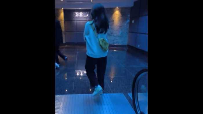 【爱秀套图】B750 – 无意识水晶高跟踩手20分钟+耐克板鞋踩手 bf49168