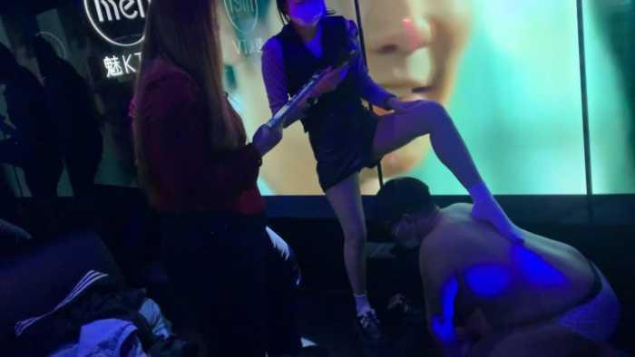 【爱秀套图】『高兴儿』ktv三人耳光虐打踢踩 YC-250108-4