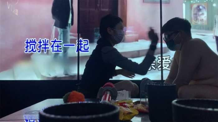 【爱秀套图】『高兴儿』ktv三人耳光虐打踢踩 YC-250108-4