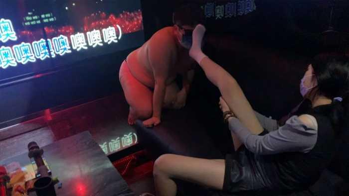 【爱秀套图】『高兴儿』ktv三人耳光虐打踢踩 YC-250108-4