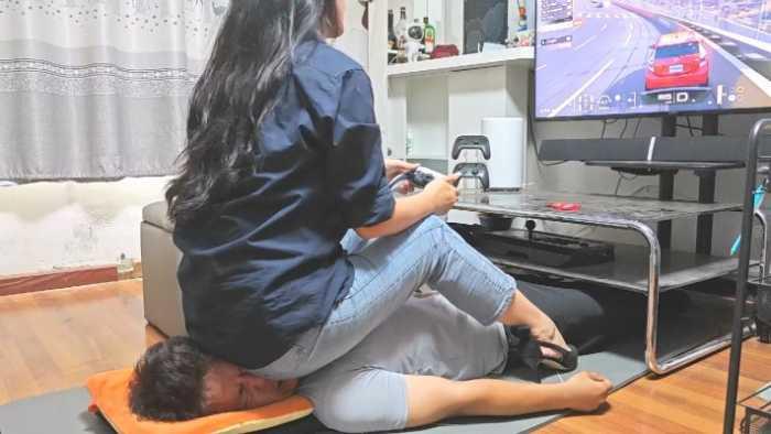 【爱秀套图】牛仔裤强制坐脸打游戏 YC-250108-6