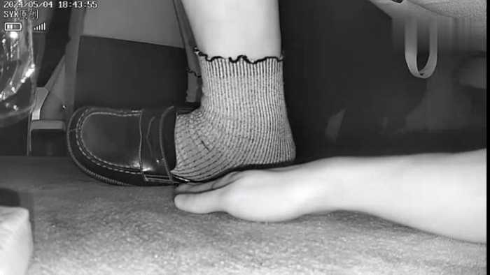 【爱秀套图】B751 – 无意识小姐姐多动症小皮鞋踩手 bf49169