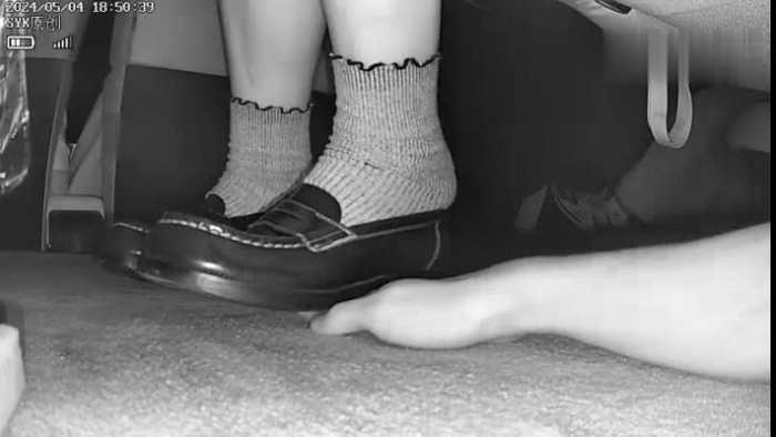 【爱秀套图】B751 – 无意识小姐姐多动症小皮鞋踩手 bf49169