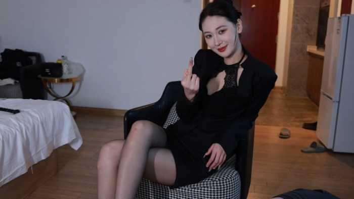 【爱秀套图】【超级女M】骑乘鞭打羞辱母狗 JS250111~1