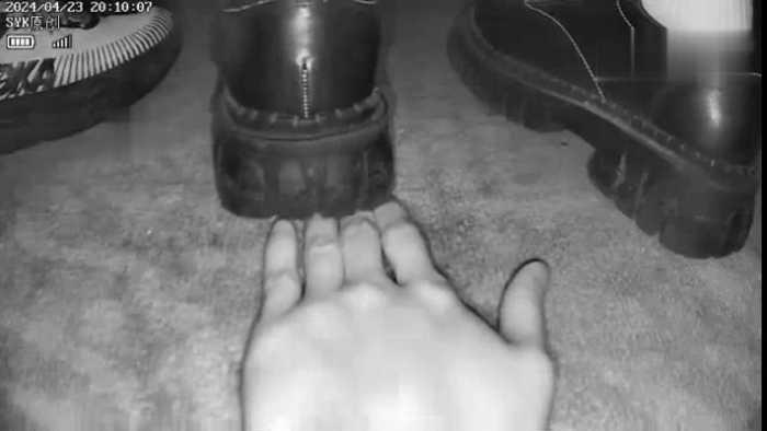 【爱秀套图】B752 – 无意识情侣小皮鞋无视踩全手到手臂 bf49170