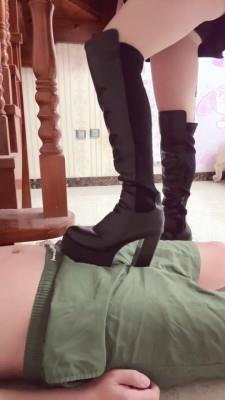 【爱秀套图】【兔粉粉】粗跟长靴的破坏力 YC-250110-2