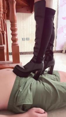 【爱秀套图】【兔粉粉】粗跟长靴的破坏力 YC-250110-2