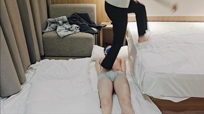 【爱秀套图】【啦啦啦】新开发的学生s爬山后超暴力跳踩 ACYC-4127