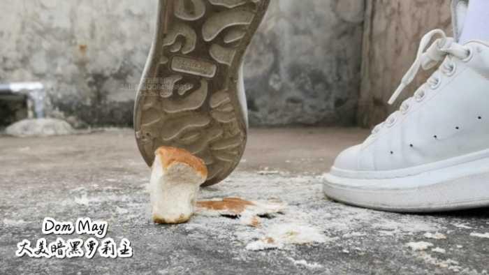 【爱秀套图】麦昆小白鞋踩面包（双视角拍摄） YC-250110