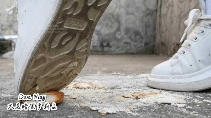 【爱秀套图】麦昆小白鞋踩面包（双视角拍摄） YC-250110