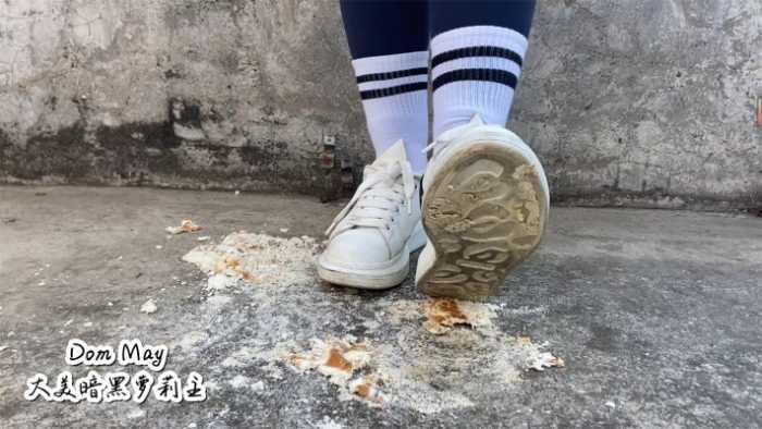 【爱秀套图】麦昆小白鞋踩面包（双视角拍摄） YC-250110