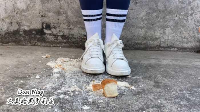 【爱秀套图】麦昆小白鞋踩面包（双视角拍摄） YC-250110