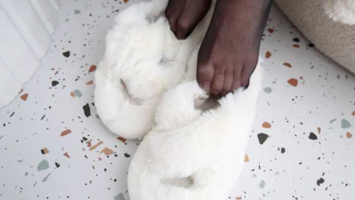 【爱秀套图】【小茹】沉浸式裸足 【无声】 YC-250114