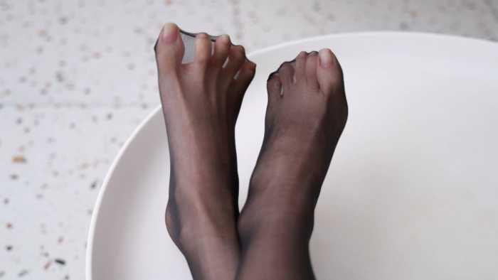 【爱秀套图】【小茹】沉浸式裸足 【无声】 YC-250114