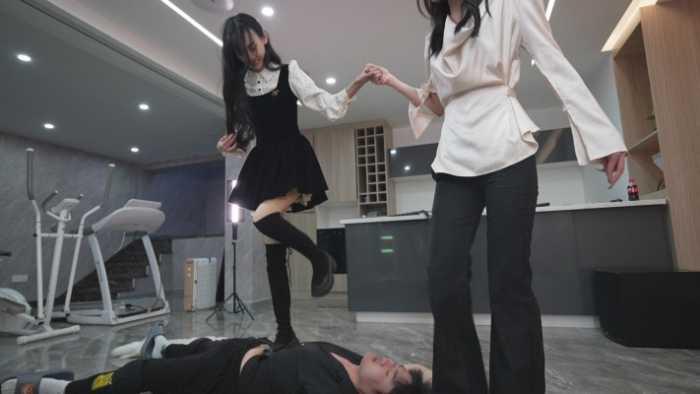 【爱秀套图】寒夕S亲自指导心理阴暗萌萌小美女 不爱碰男人却爱嘎兔子？ YC-250114-7