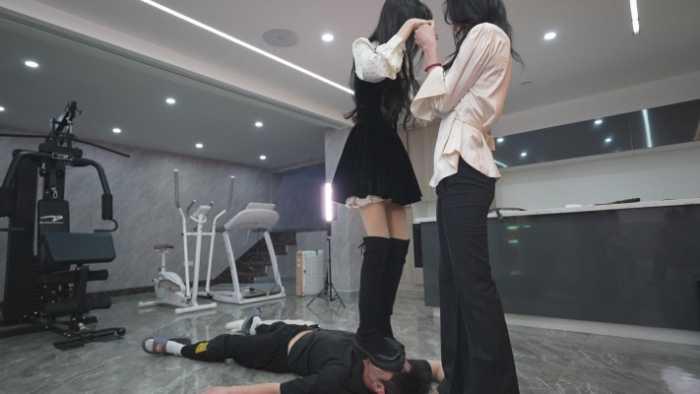 【爱秀套图】寒夕S亲自指导心理阴暗萌萌小美女 不爱碰男人却爱嘎兔子？ YC-250114-7