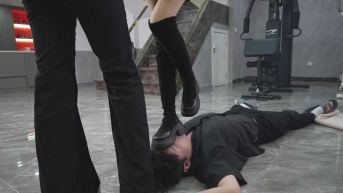 【爱秀套图】寒夕S亲自指导心理阴暗萌萌小美女 不爱碰男人却爱嘎兔子？ YC-250114-7