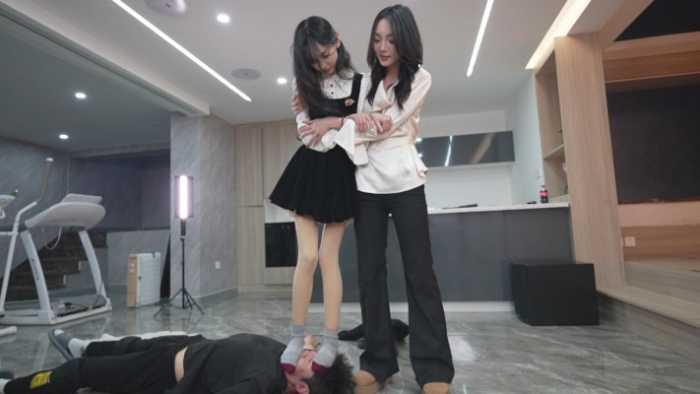 【爱秀套图】寒夕S亲自指导心理阴暗萌萌小美女 不爱碰男人却爱嘎兔子？ YC-250114-7