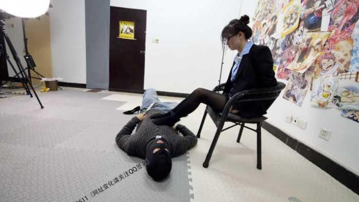 【爱秀套图】【第5风格】女职员下班被老板捆绑强制舔脚 YC-250114-6