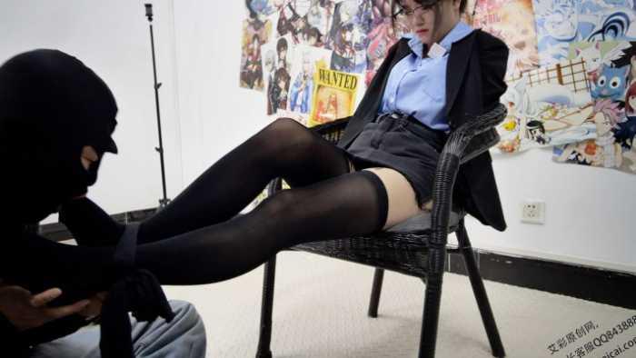 【爱秀套图】【第5风格】女职员下班被老板捆绑强制舔脚 YC-250114-6