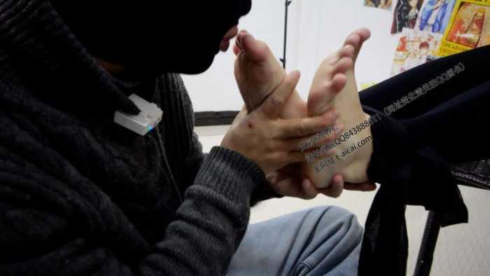 【爱秀套图】【第5风格】女职员下班被老板捆绑强制舔脚 YC-250114-6