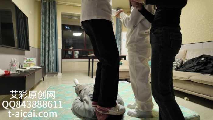 【爱秀套图】『chnnsct1818』开发纯素人女生，超脏鞋底 YC-250115-4