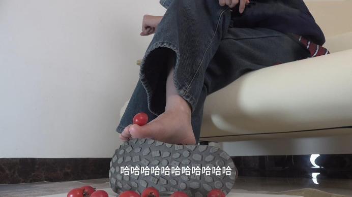 【爱秀套图】【南国原创】魔女婷S脚下羞辱虐玩，第一人称羞辱，脚下踩人剧情！ YC-250115-7